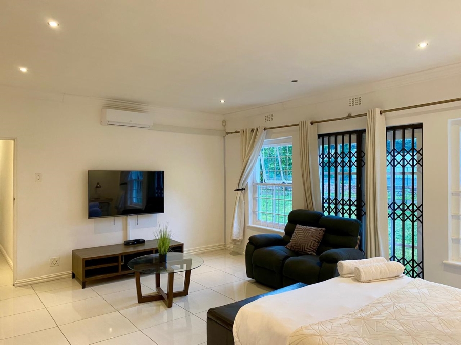 5 Bedroom Property for Sale in Constantia Western Cape